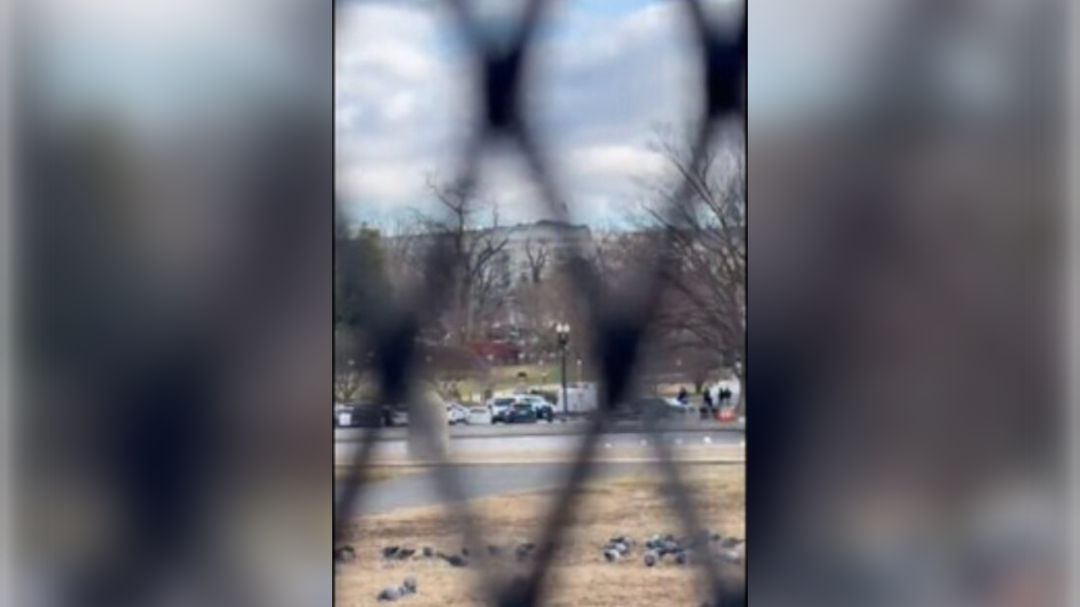 DEVELOPING: U.S Capitol Police Respond to a Suspicious Vehicle Outside Capitol — Public Urged to Avoid Area, Everything Around Capitol Shut Down (VIDEO) | The Gateway Pundit | by Cullen Linebarger